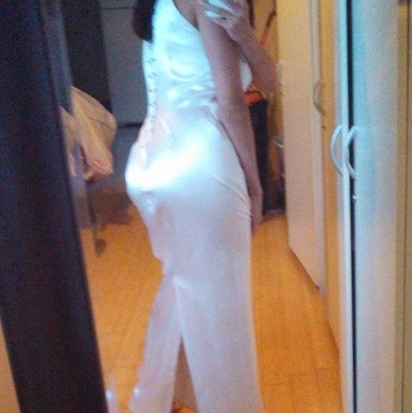 Designer Gown Mia Callway - Picture 2 of 8